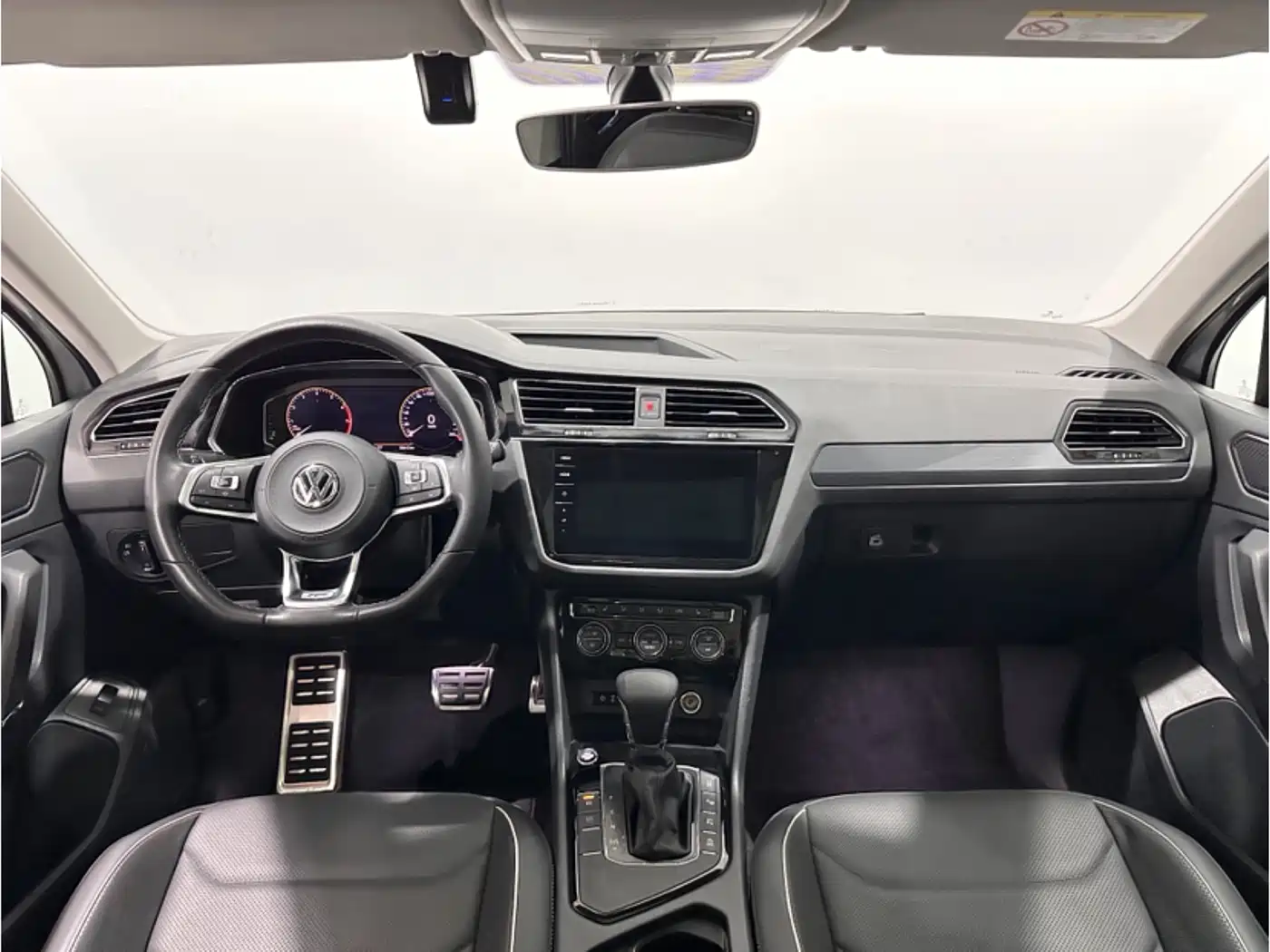 Volkswagen Tiguan L 2020 330TSI Auto 2WD R-Line Flagship China VI фото 8