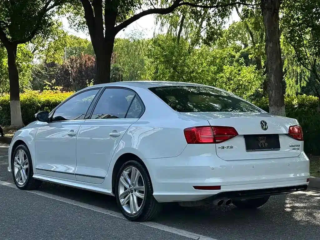 Volkswagen Sagitar 2018 1.6L Automatic Comfort фото 9