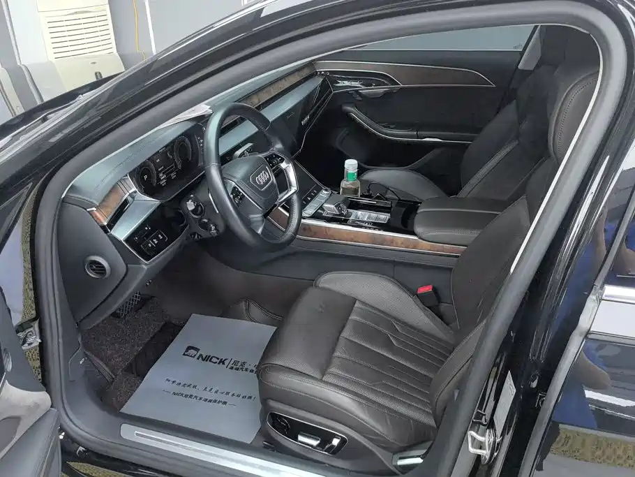 Photo 9 - Audi A8