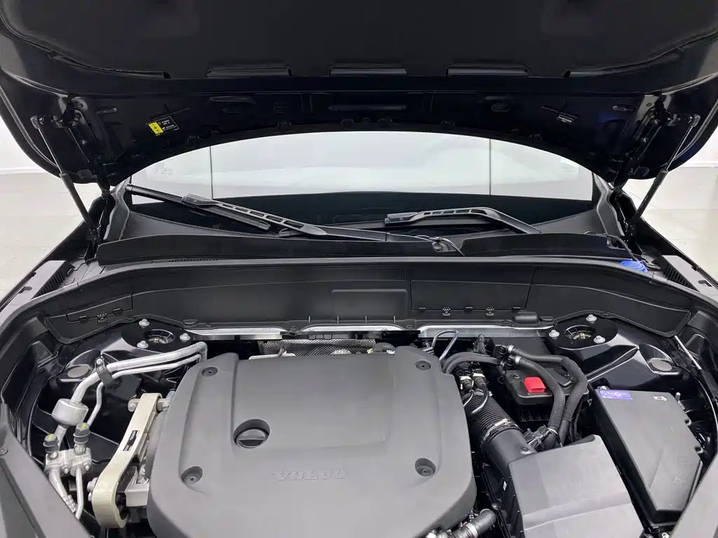 Фото 9 - Volvo XC90