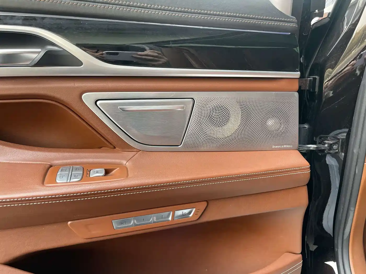 BMW 7 Series 2017 750Li xDrive Personalized Custom Edition 5-Seater фото 18