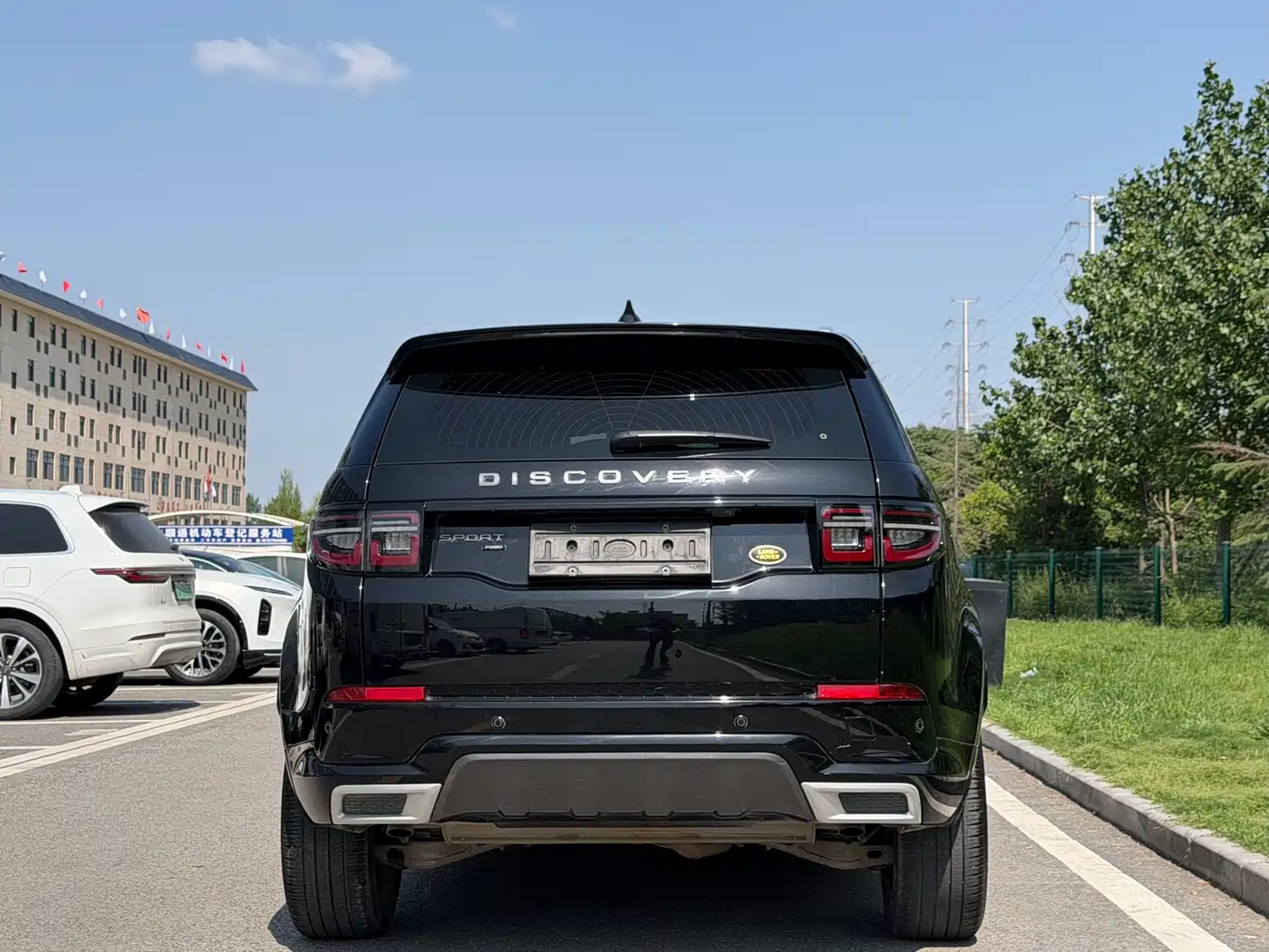 Land Rover Discovery Sport 2022 Model 249PS R-Dynamic S Performance Edition 5-Seater фото 5