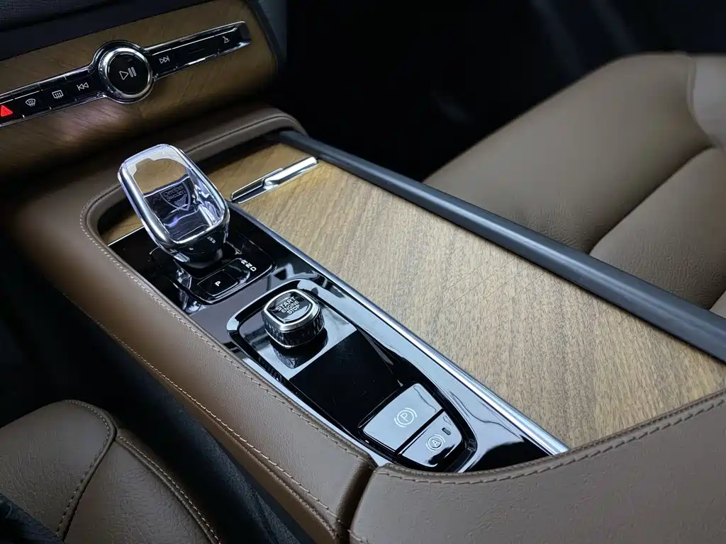 Volvo XC90 2025 2024 B6 Elegance Luxury 7-Seater
