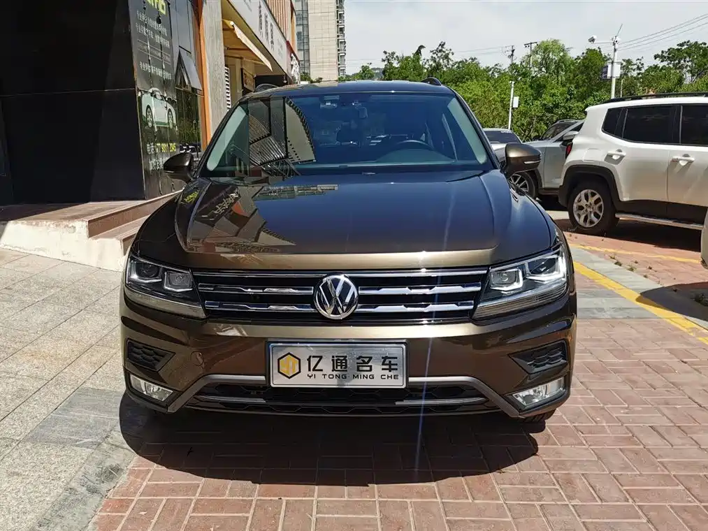 Volkswagen Tiguan L 2017 330TSI Automatic 2WD Trend Edition фото 2