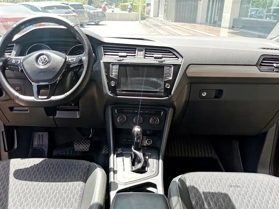 Volkswagen Tiguan L 2017 330TSI Automatic 2WD Trend Edition фото 10