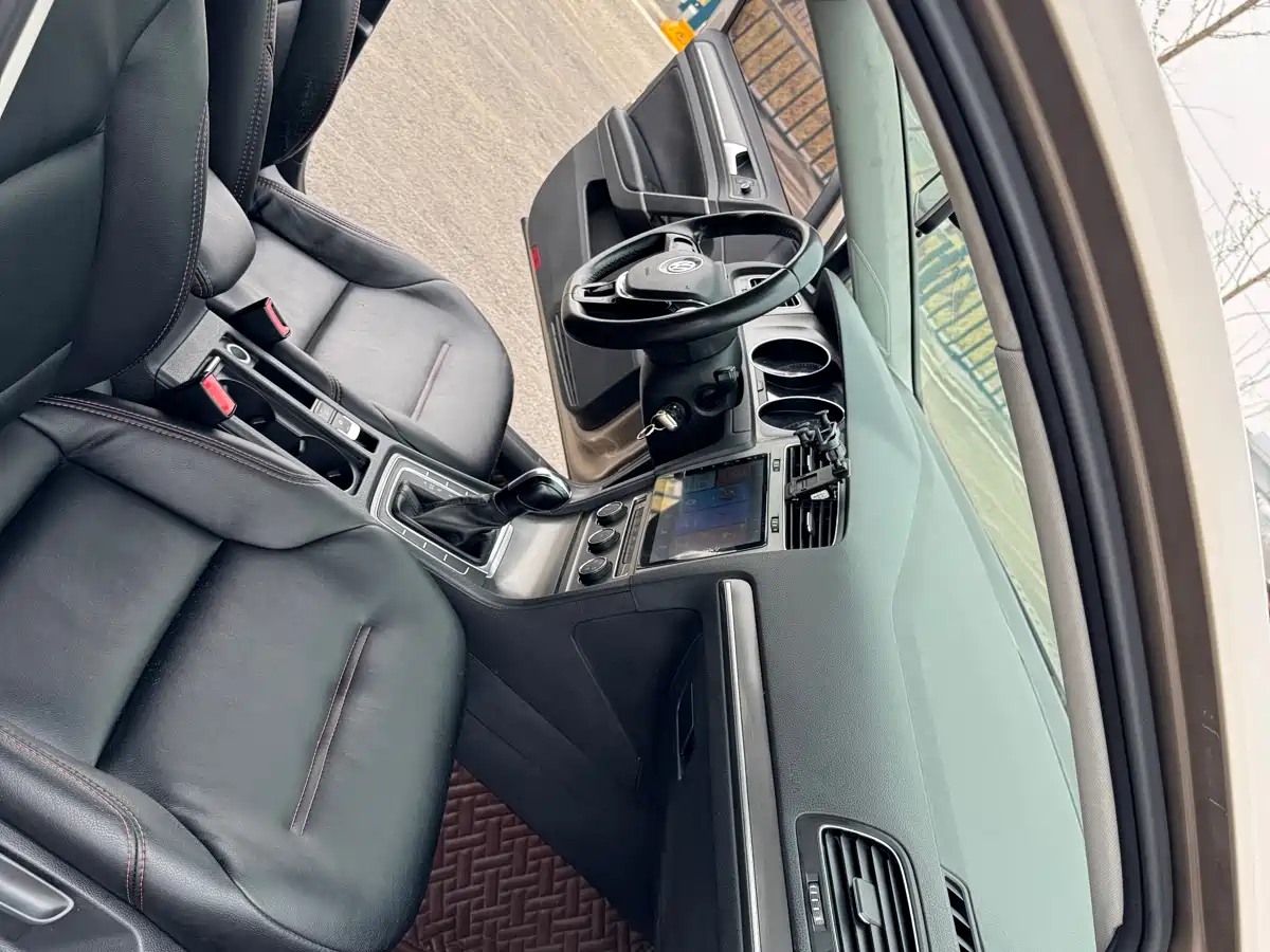Volkswagen Golf 2016 1.6L Automatic Comfort фото 28