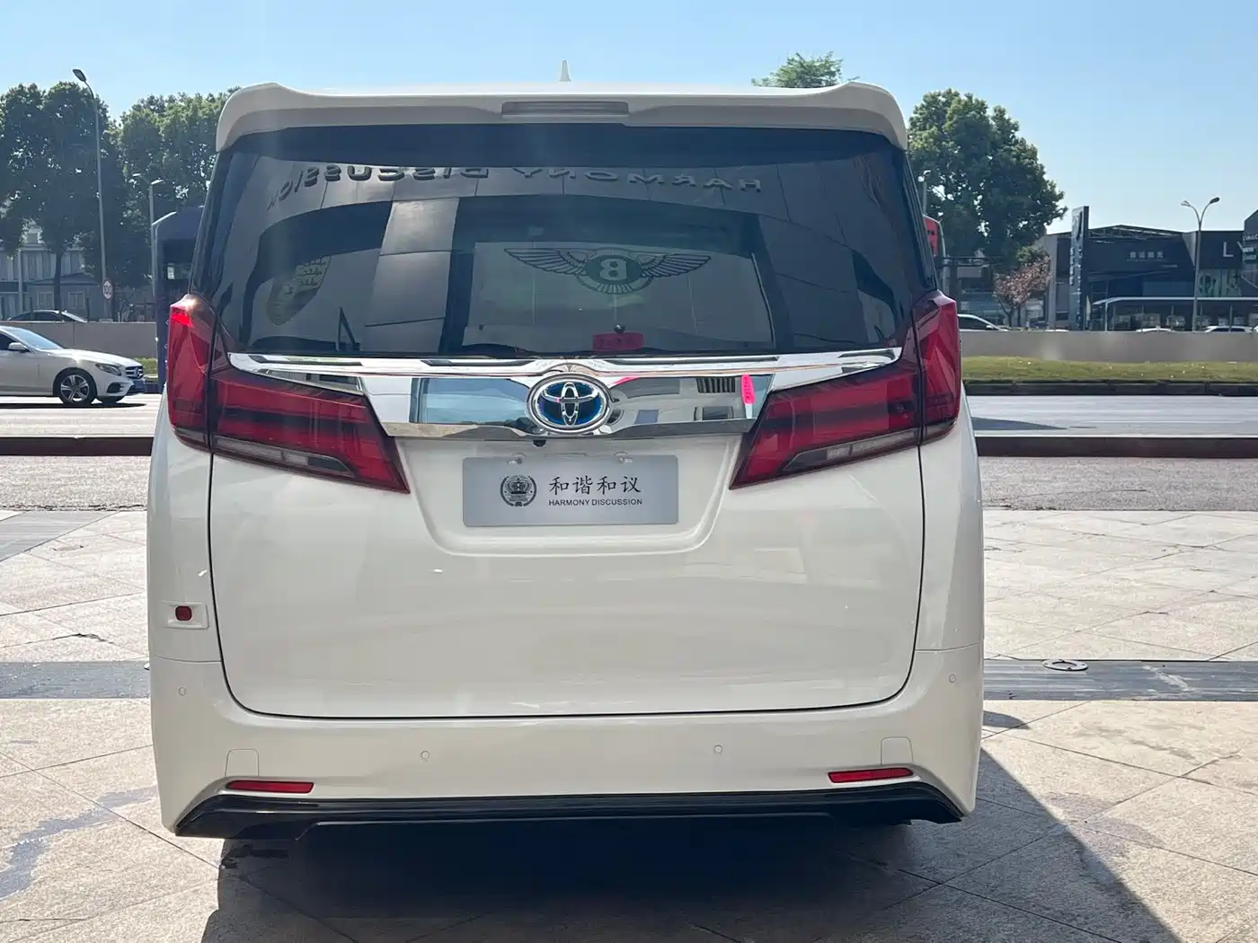 Toyota Alphard 2020 Hybrid 2.5L Premium Edition фото 12