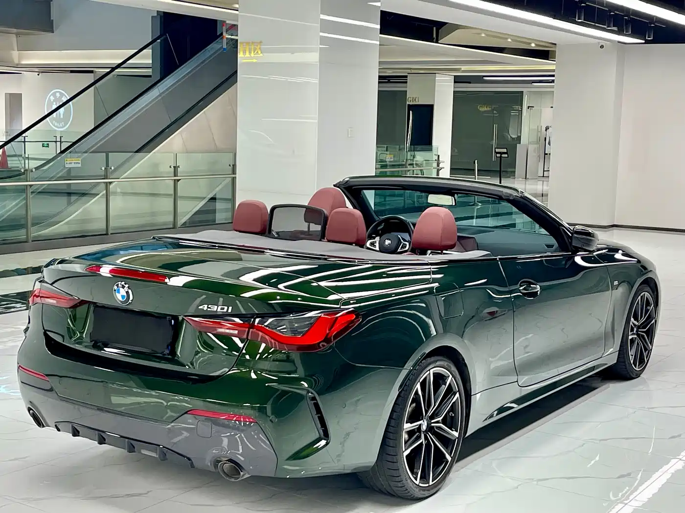 BMW 4 Series 2023 430i Convertible M Sport Shadowline Package фото 6