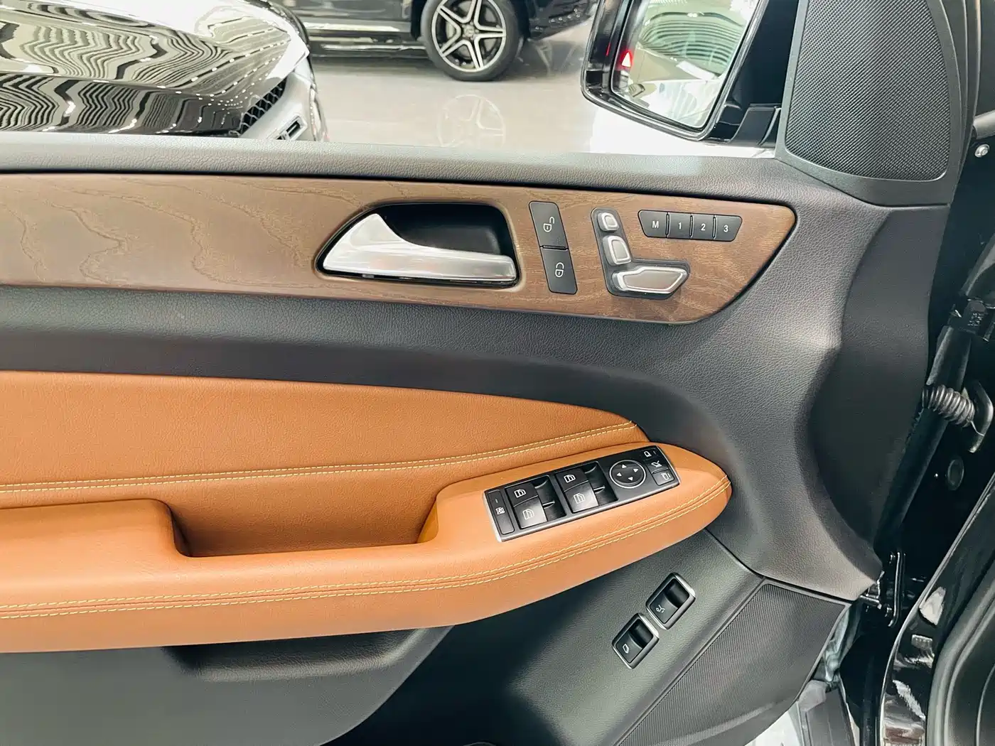 Mercedes-Benz GLS 2016 GLS 400 4MATIC Luxury фото 9