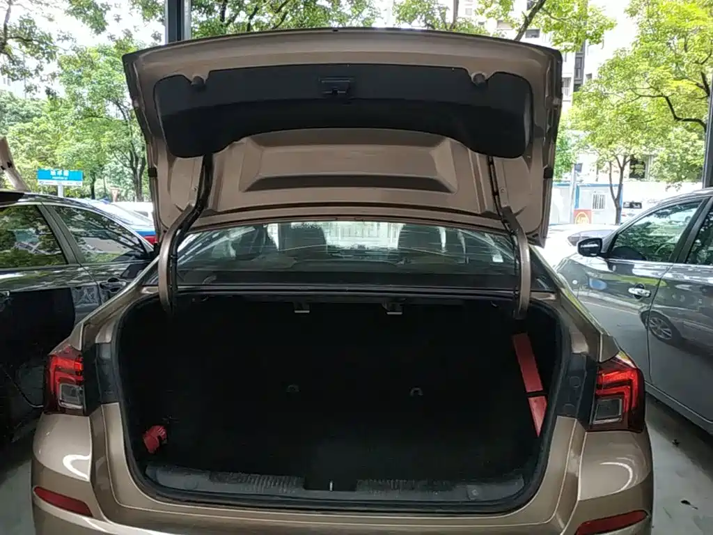 Фото 19 - Buick Excelle