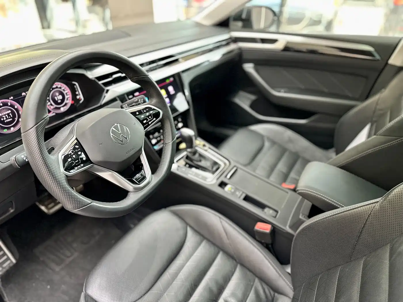 Volkswagen FAW-Volkswagen CC 2021 380TSI Eye-catching Edition 30th Anniversary фото 4