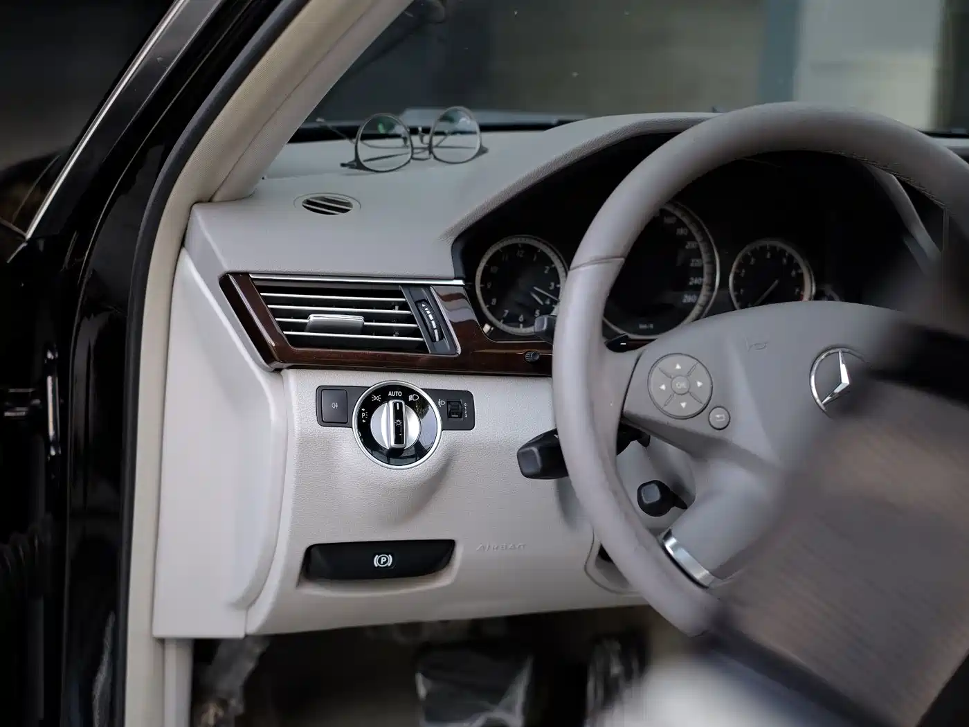 Mercedes-Benz E-Class 2012 E 200 L CGI Elegance фото 38