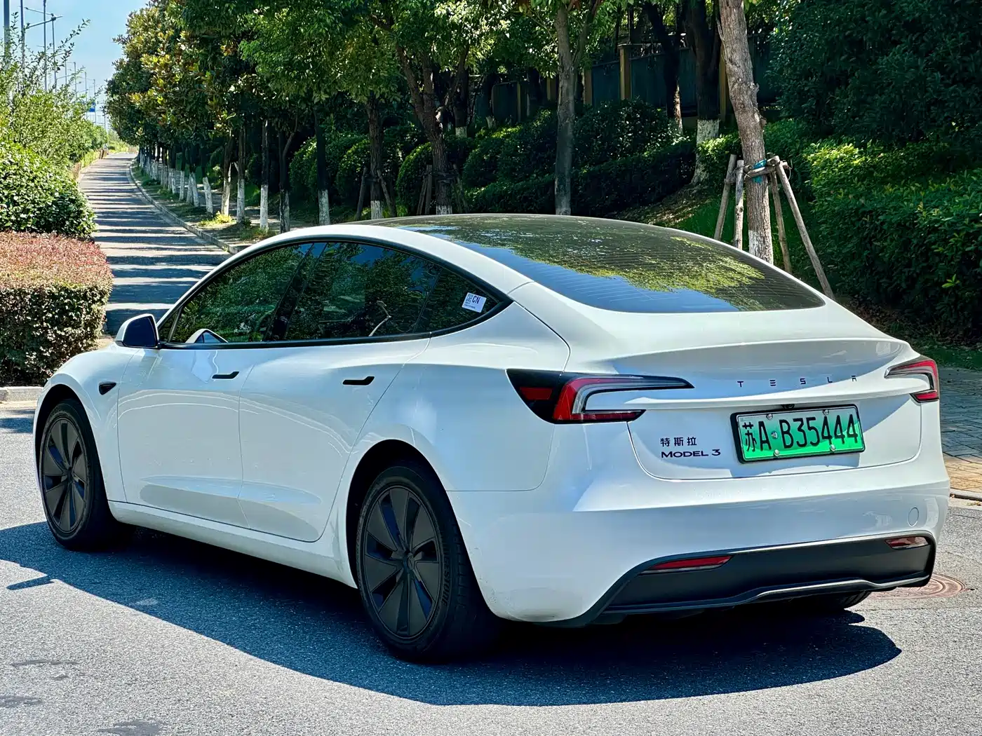 Tesla Model 3 2026 2025 Model Year Facelift Rear-Wheel Drive