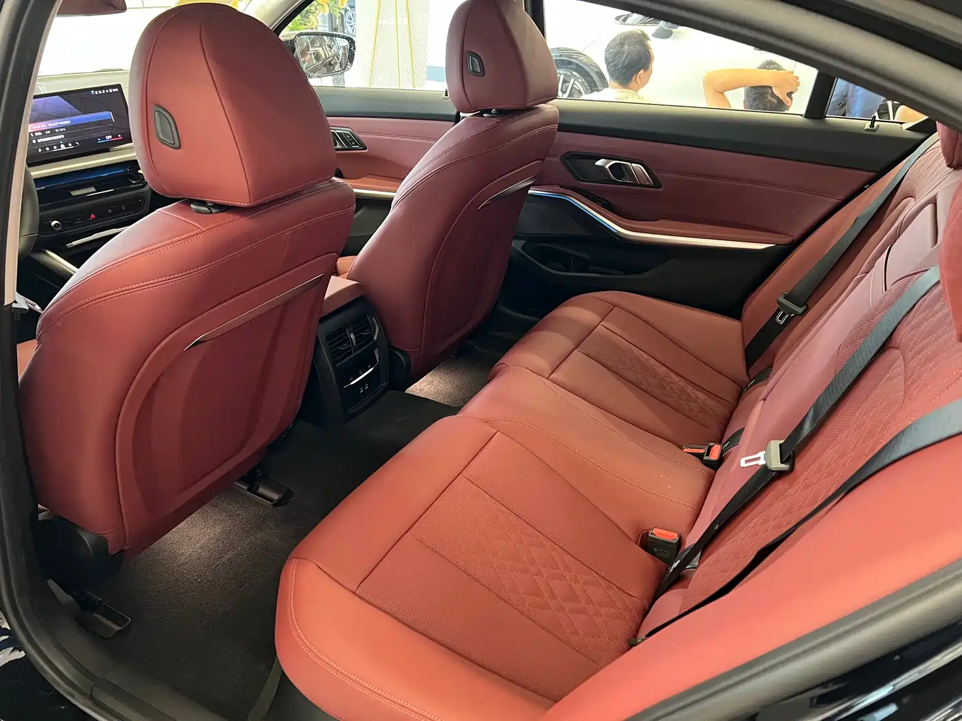 BMW i3 2026 eDrive 40 L фото 9