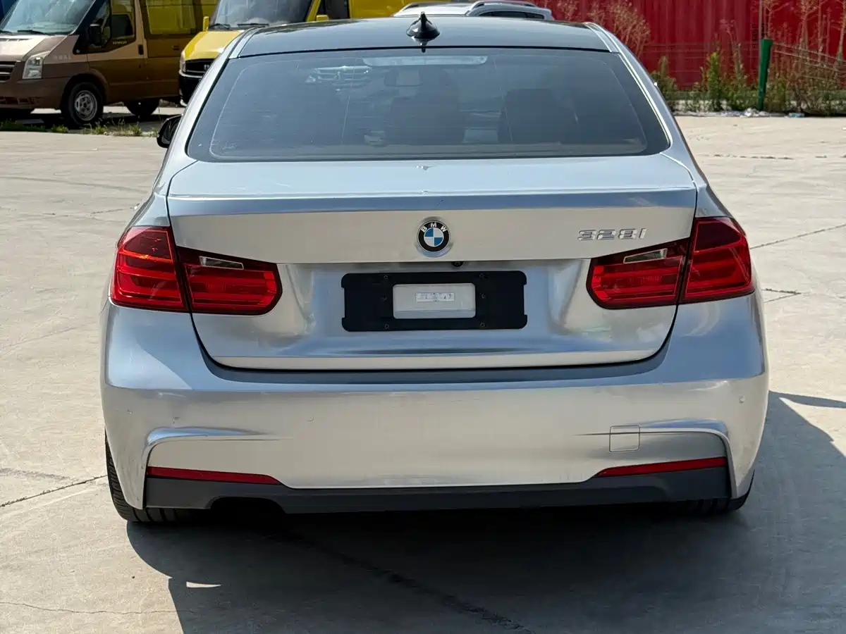 Photo 9 - BMW 3 Series