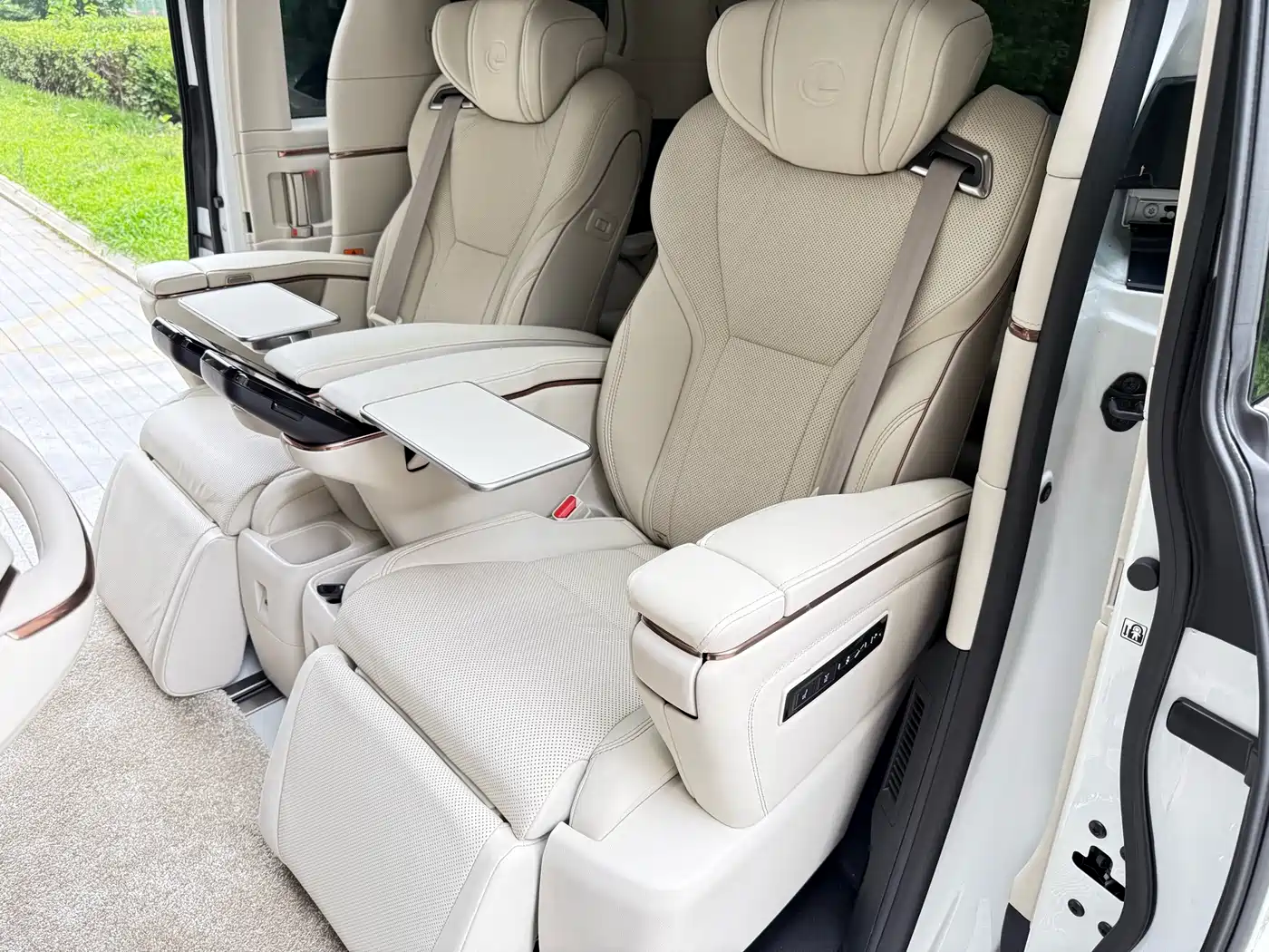 Lexus LM 2026 2025 Model 500h Six-Seater Prestige Edition
