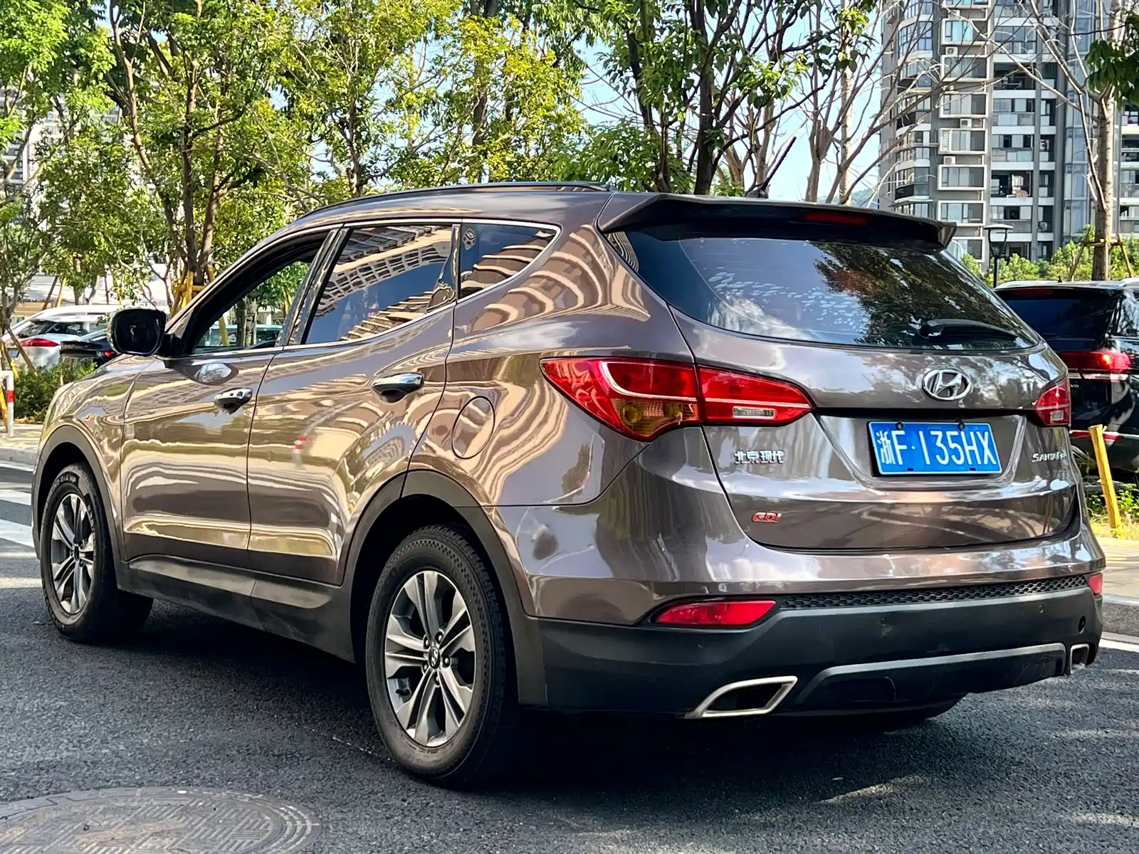Photo 7 - Hyundai Santa Fe