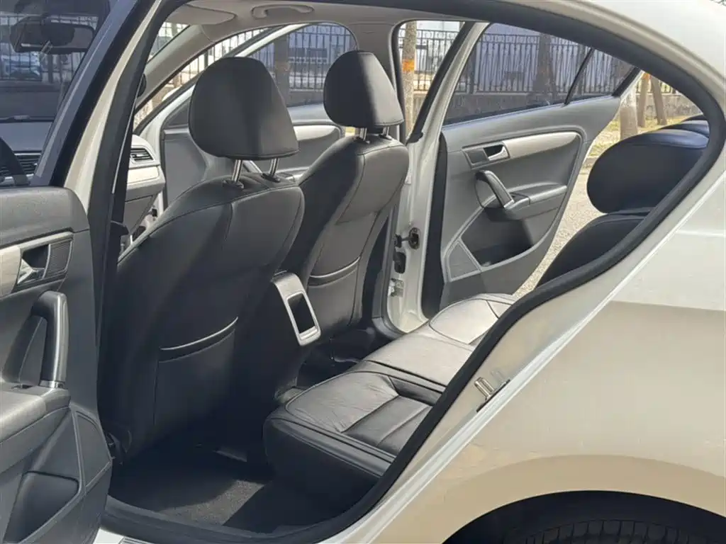 Volkswagen Lavida 2013 Facelift Classic 1.6L Automatic Comfort фото 18