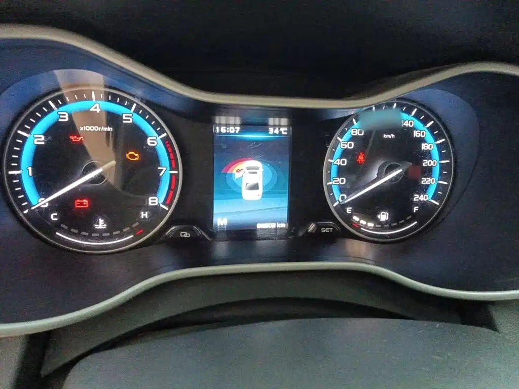Фото 4 - Geely Emgrand