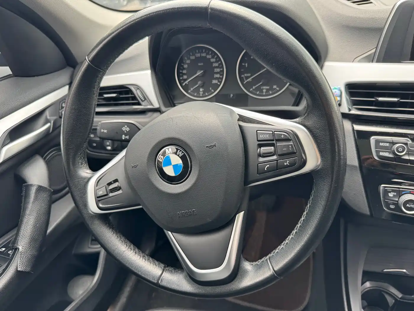 BMW X1 2016 sDrive18Li Premium Model фото 13