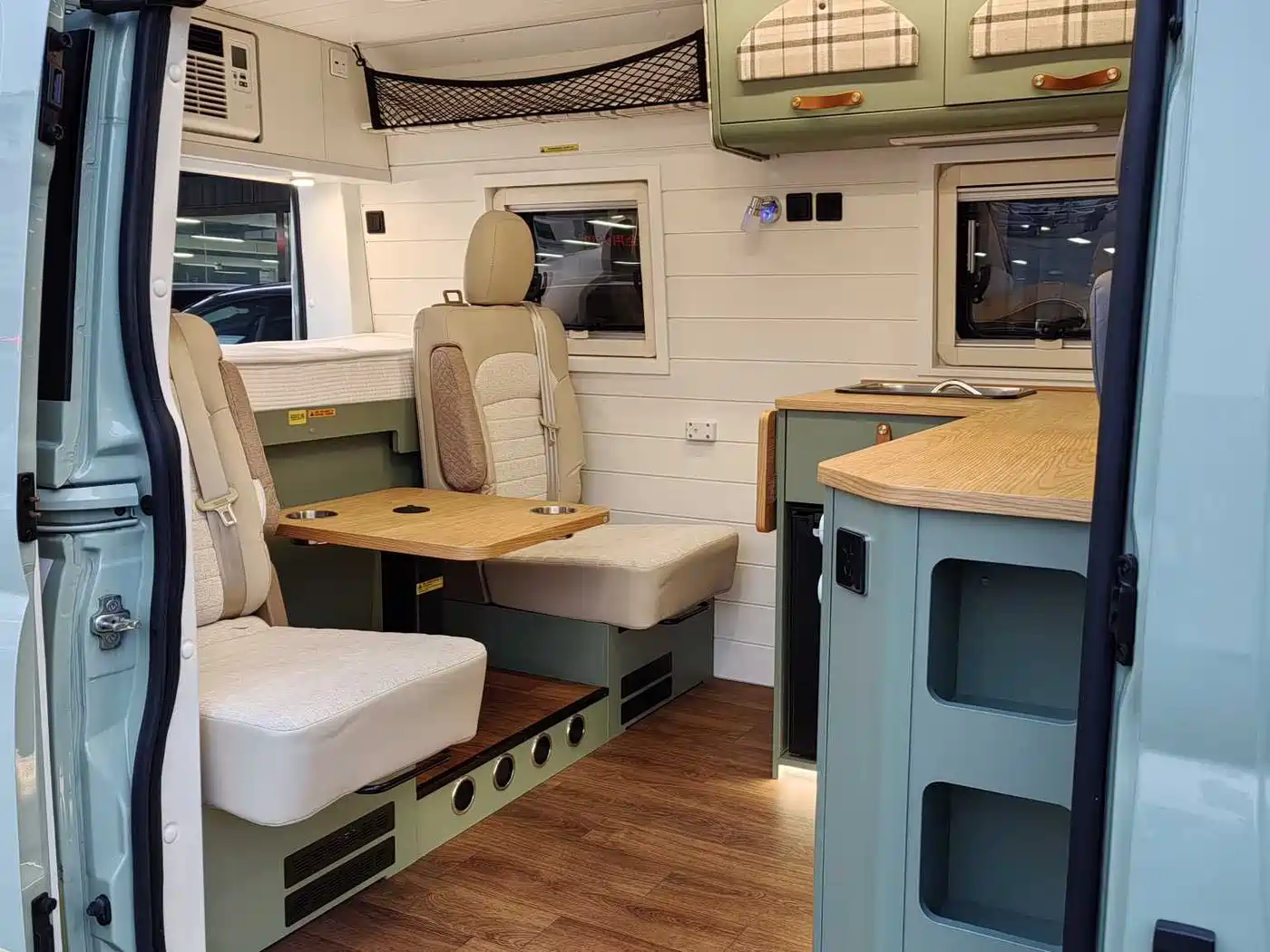 SAIC Maxus V80 RV 2022 2.0T Traveler RVLIFE Camping Edition фото 10