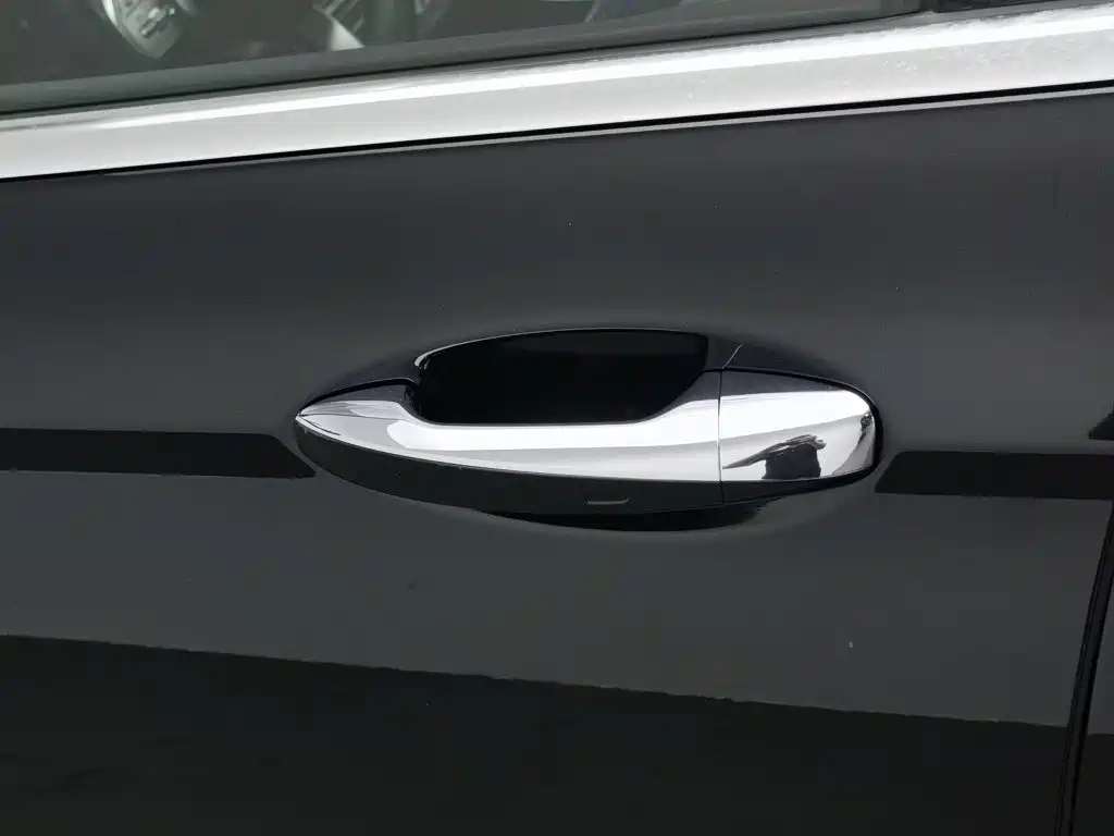 Mercedes-Benz E-Class, миниатюра 18