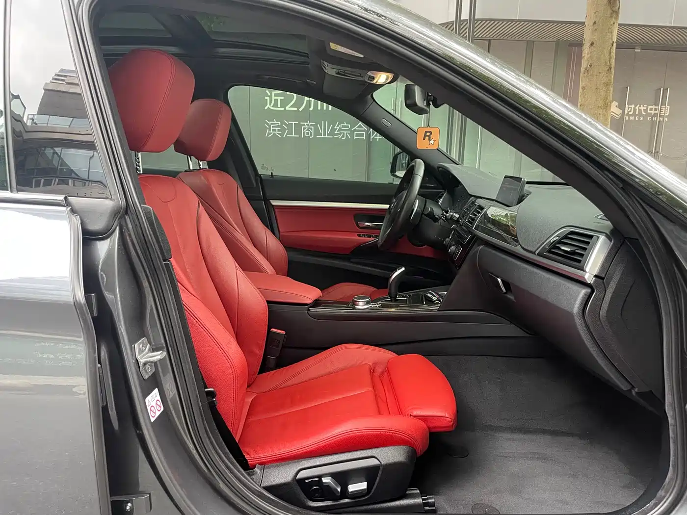 BMW 3 Series GT 2019 330i xDrive M Sport Black Night Edition фото 8