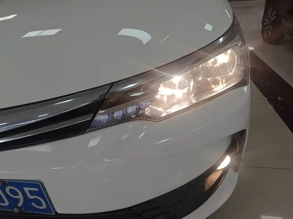 Toyota Corolla 2017 Facelift 1.2T S-CVT GL фото 18