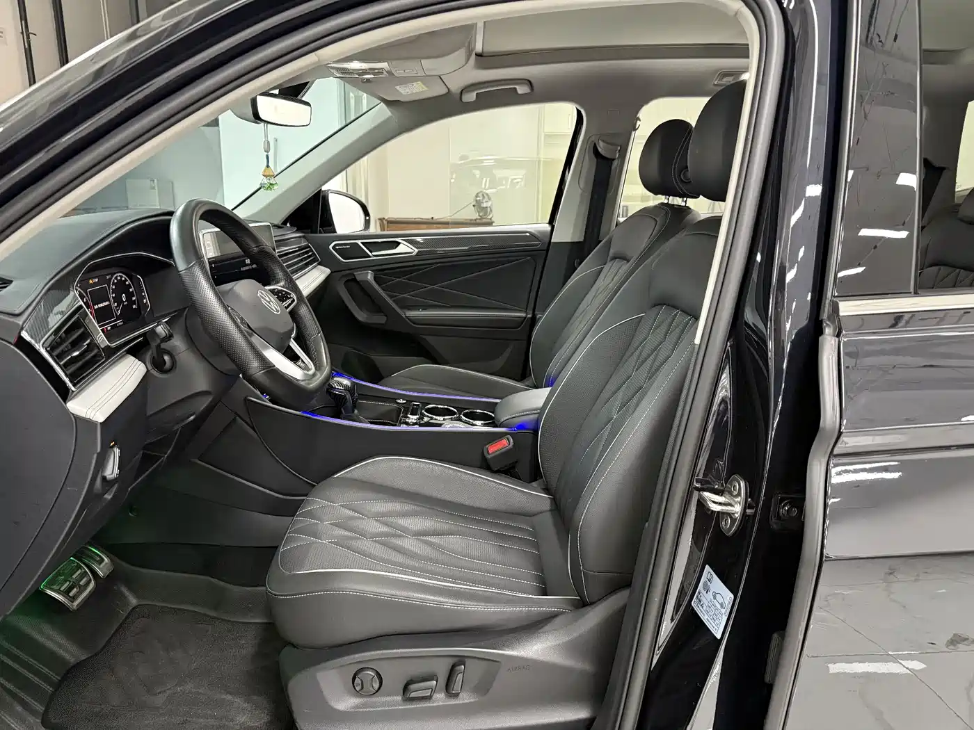 Volkswagen Tiguan L 2023 330TSI Auto 2WD R-Line Premium Edition фото 10