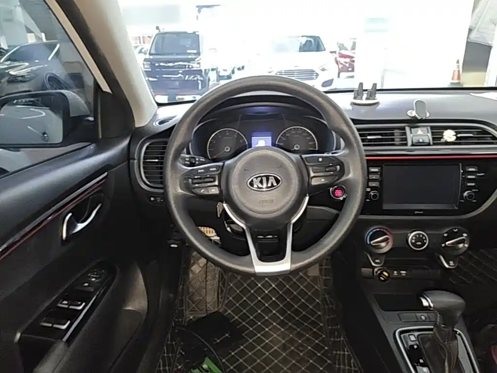Kia KX CROSS 2018 2017 1.4L AT GLS