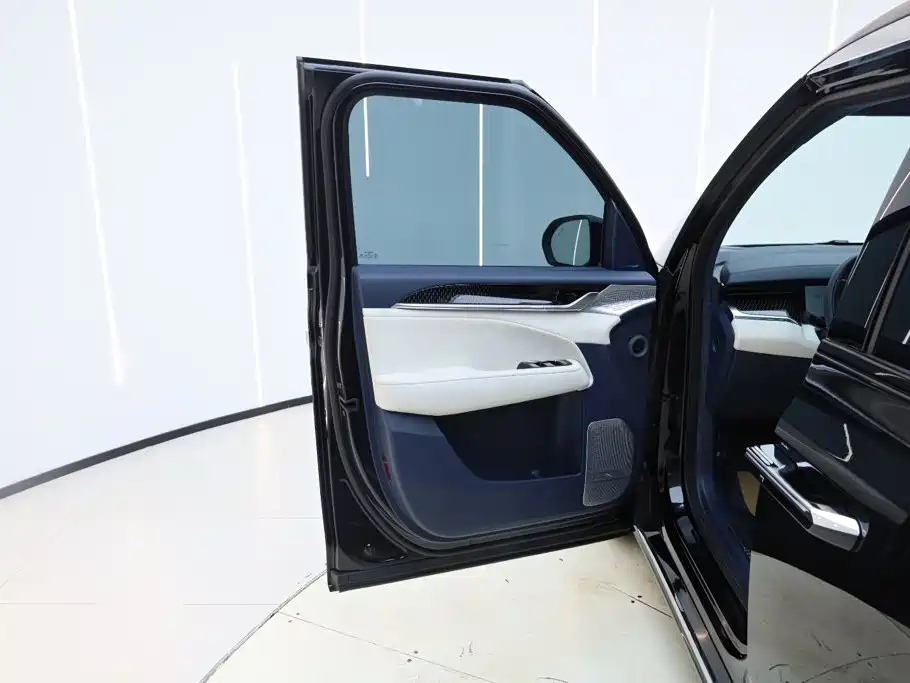 ZEEKR 009 2026 2024 6-seat Executive AWD 108kWh