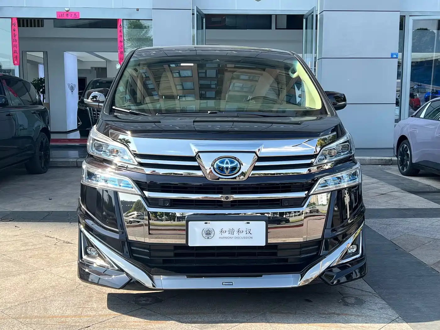 Toyota Vellfire 2020 Twin Engine 2.5L HV Premium Edition фото 2