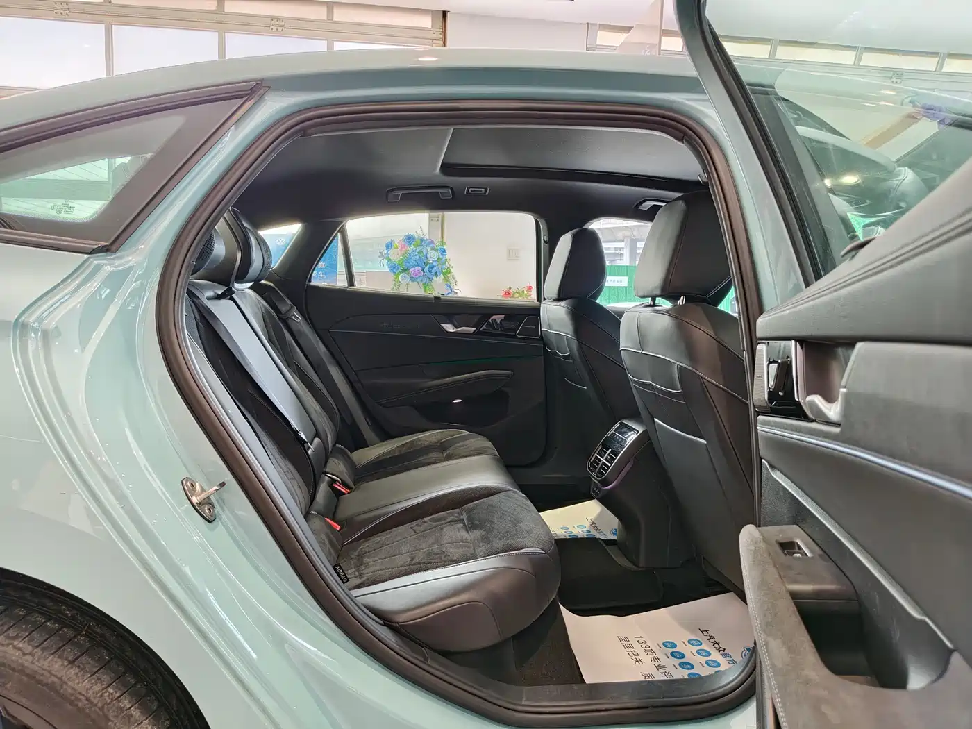 Volkswagen Passat 2025 Model Pro 380TSI Starlight Dragon Premium Edition фото 10