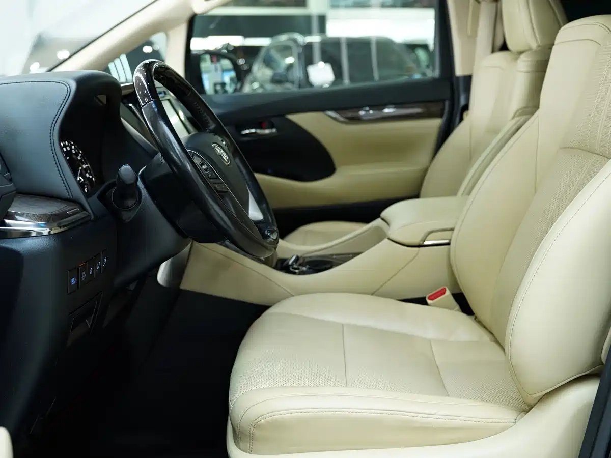 Toyota Vellfire 2019 Hybrid 2.5L HV Premium Edition фото 4