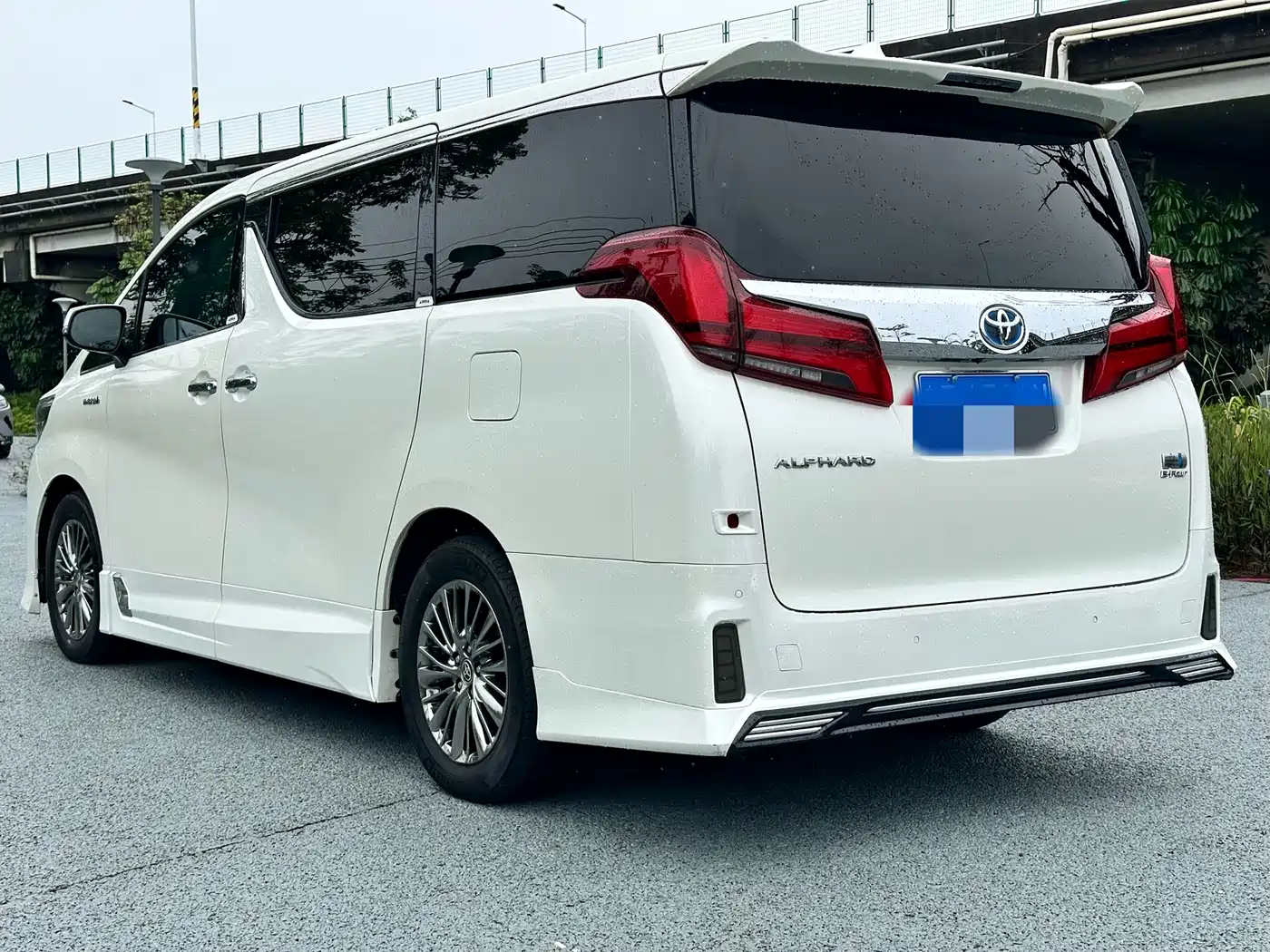 Toyota Alphard 2019 Hybrid 2.5L Luxury фото 6