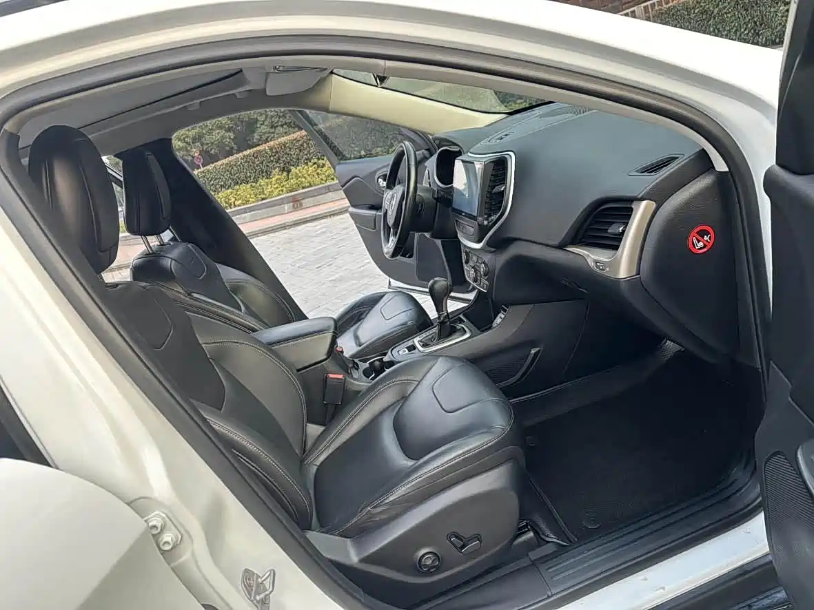 Jeep Cherokee (Import) 2015 2015 2.4L Elite Edition