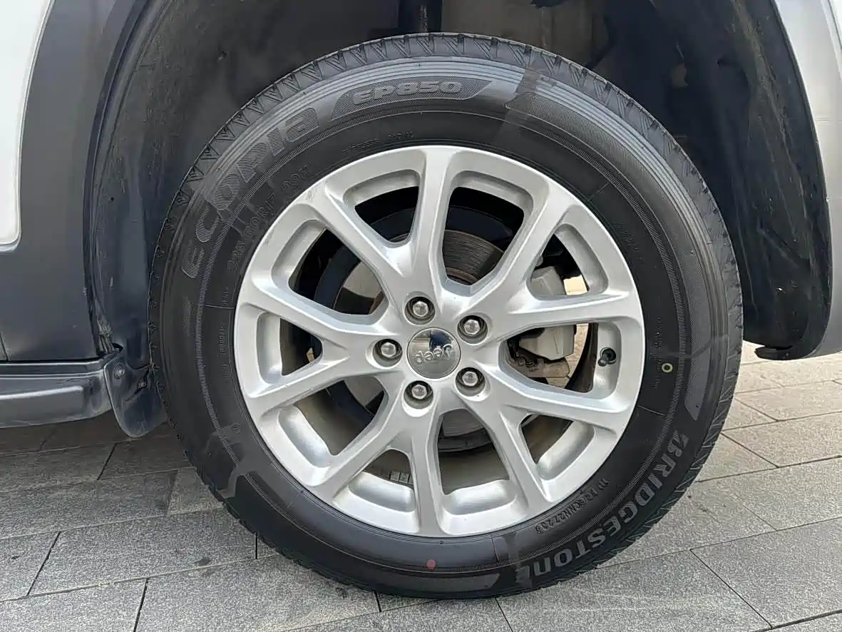 Jeep Cherokee (Import) 2015 2015 2.4L Elite Edition