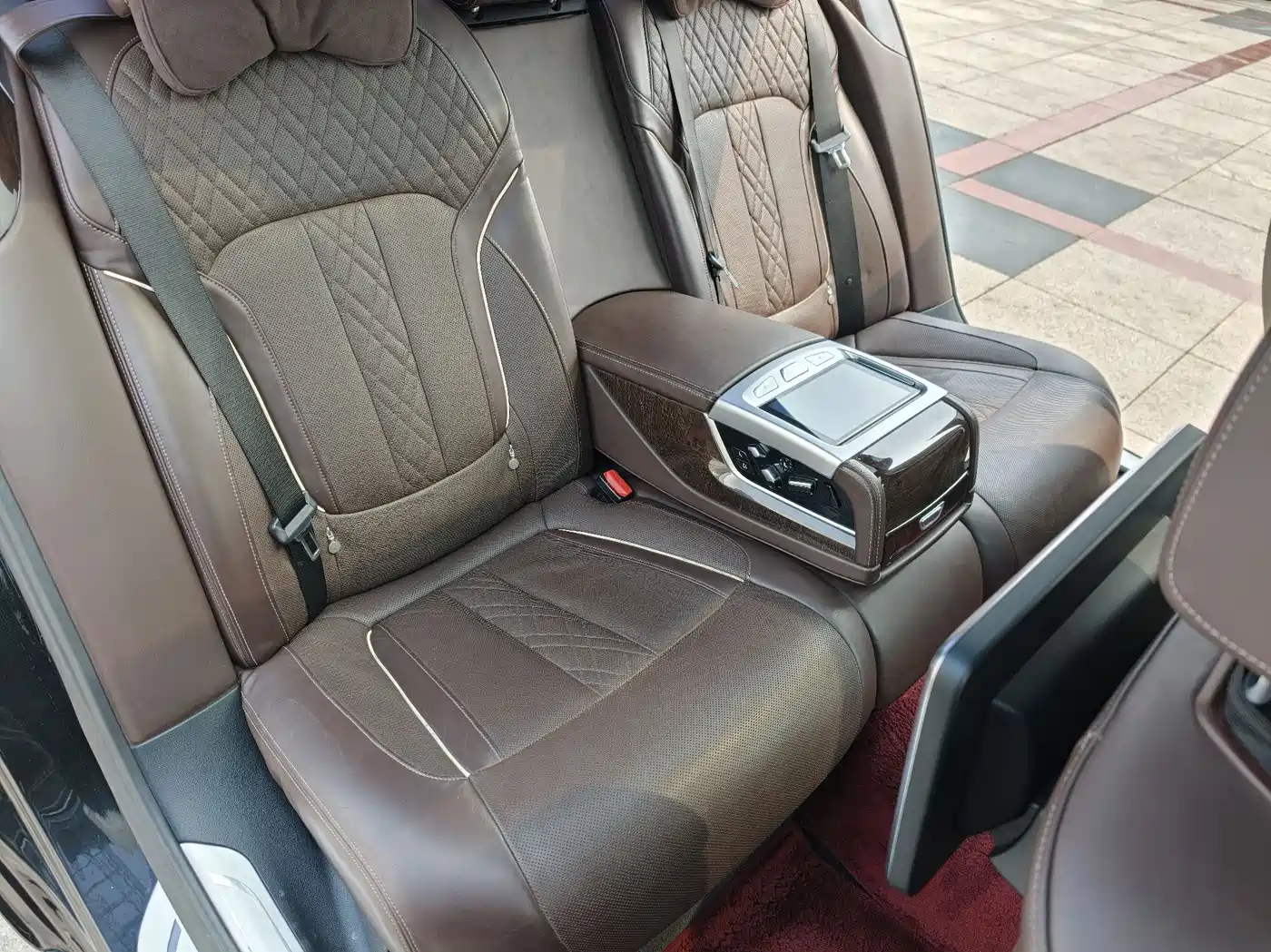 BMW 7 Series 2017 740Li xDrive Luxury Edition фото 29