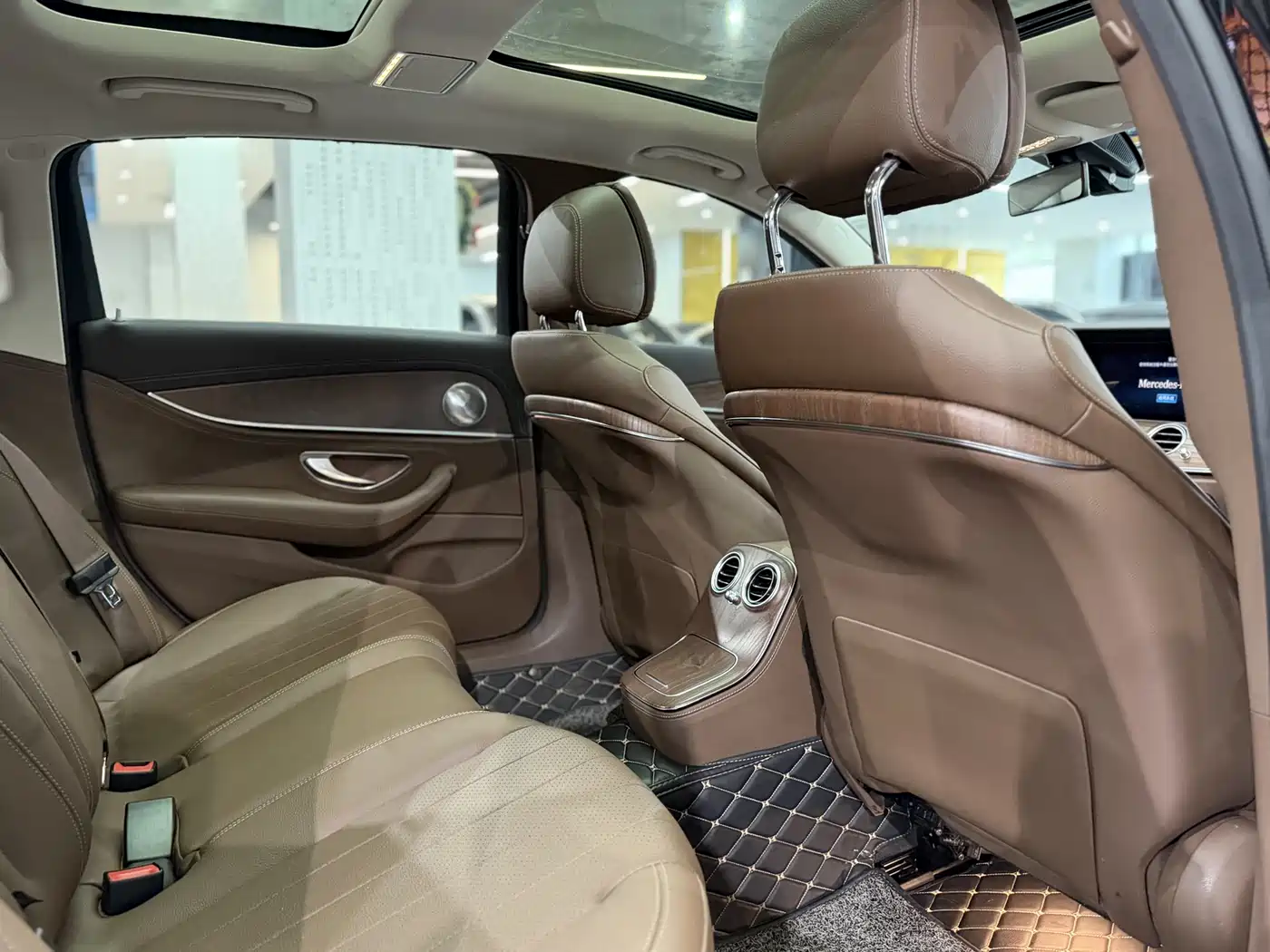 Mercedes-Benz E-Class 2022 E 300 L Fashion фото 12