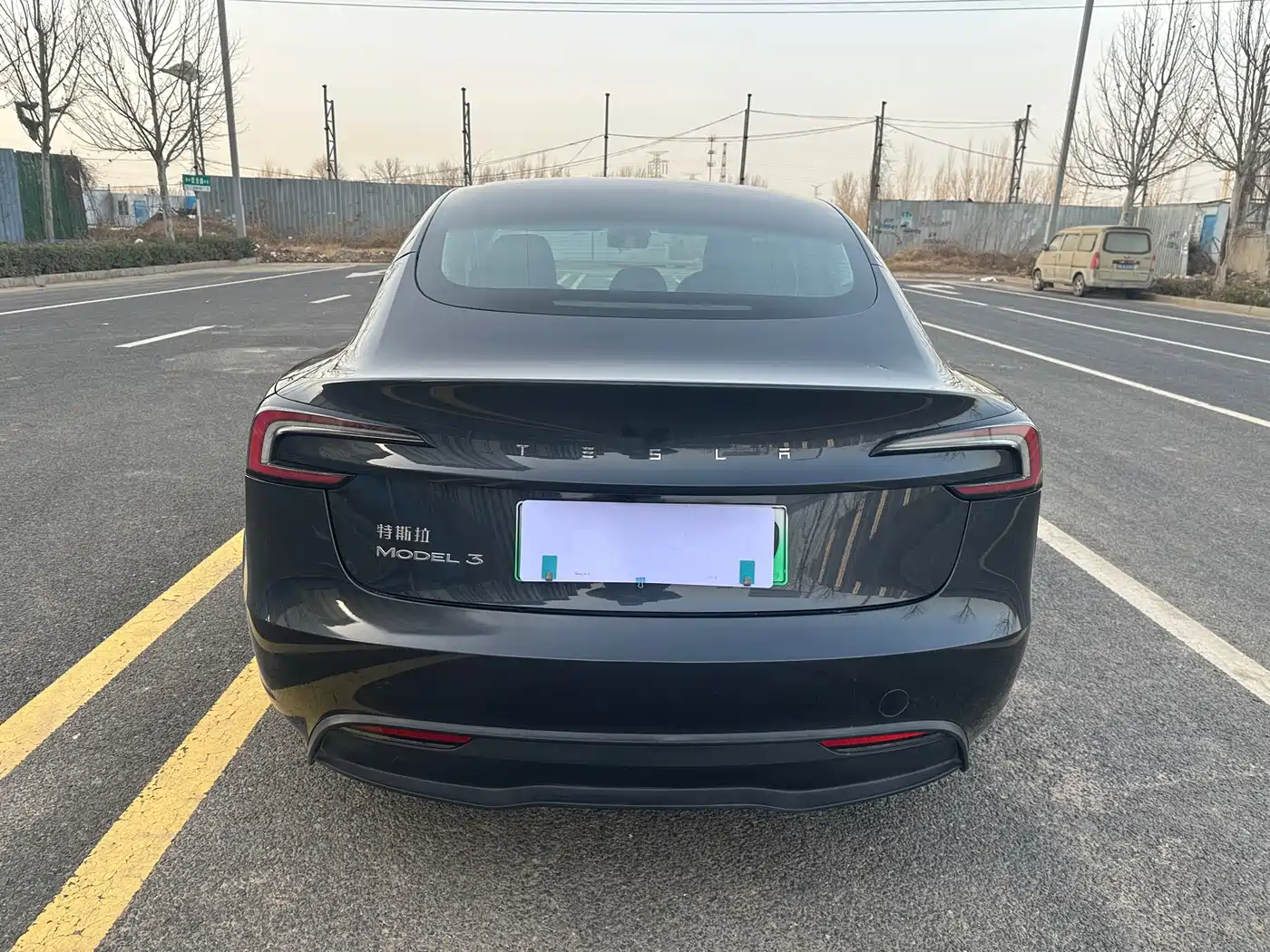 TESLA MODEL 3