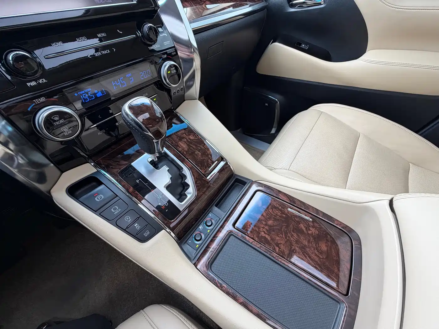 Toyota Alphard 2018 Facelift 3.5L Luxury Edition фото 18