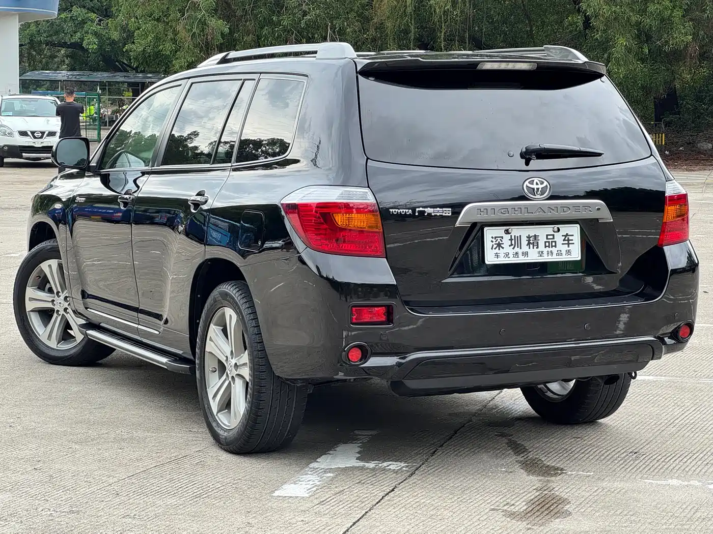 Toyota Highlander 2011 2.7L 2WD 7-seat Luxury фото 3