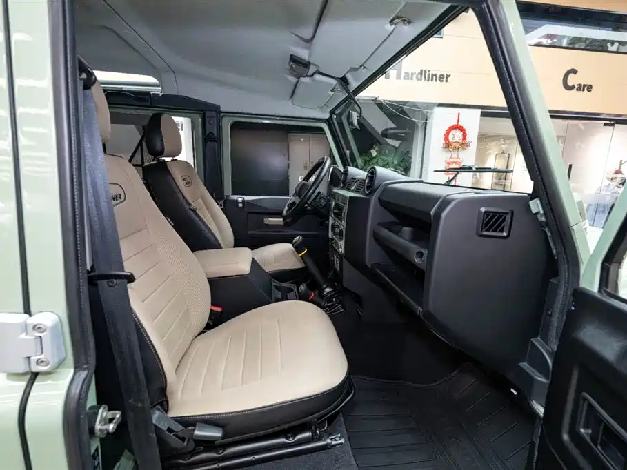 Land Rover Defender фото 9