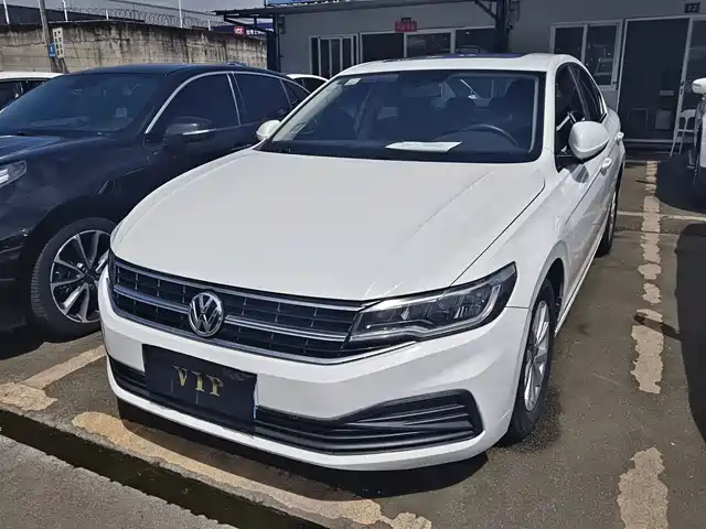 VOLKSWAGEN BORA