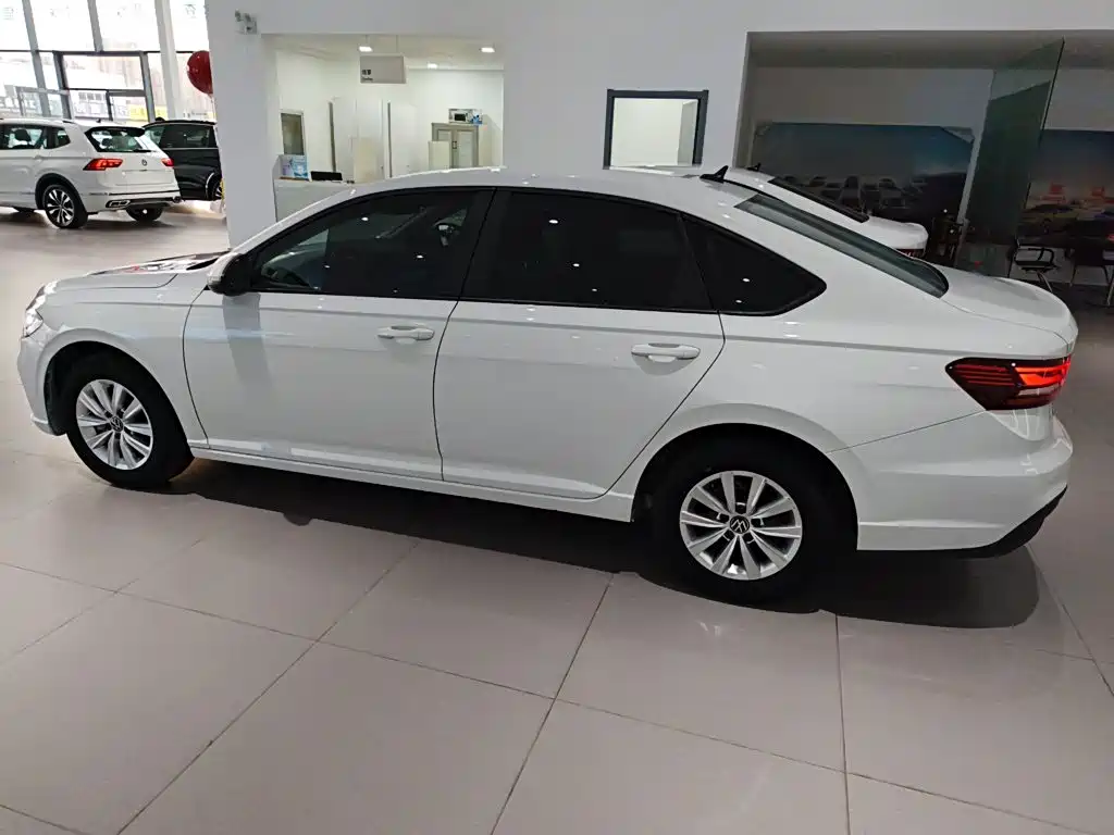Фото 4 - Volkswagen Lavida
