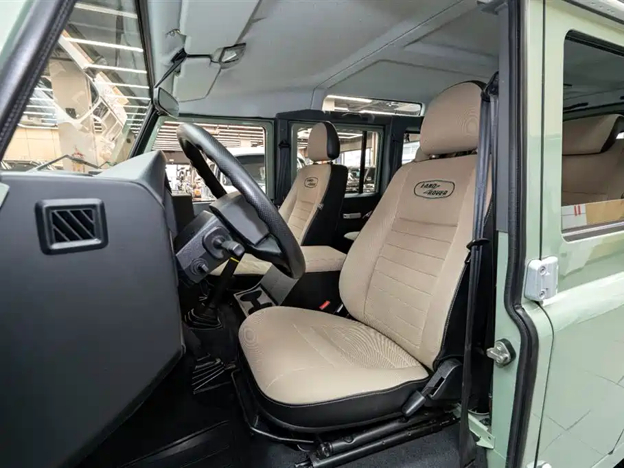 Land Rover Defender фото 7