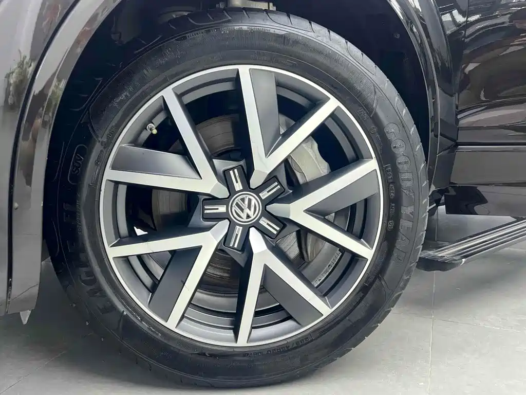 Фото 5 - Volkswagen Touareg