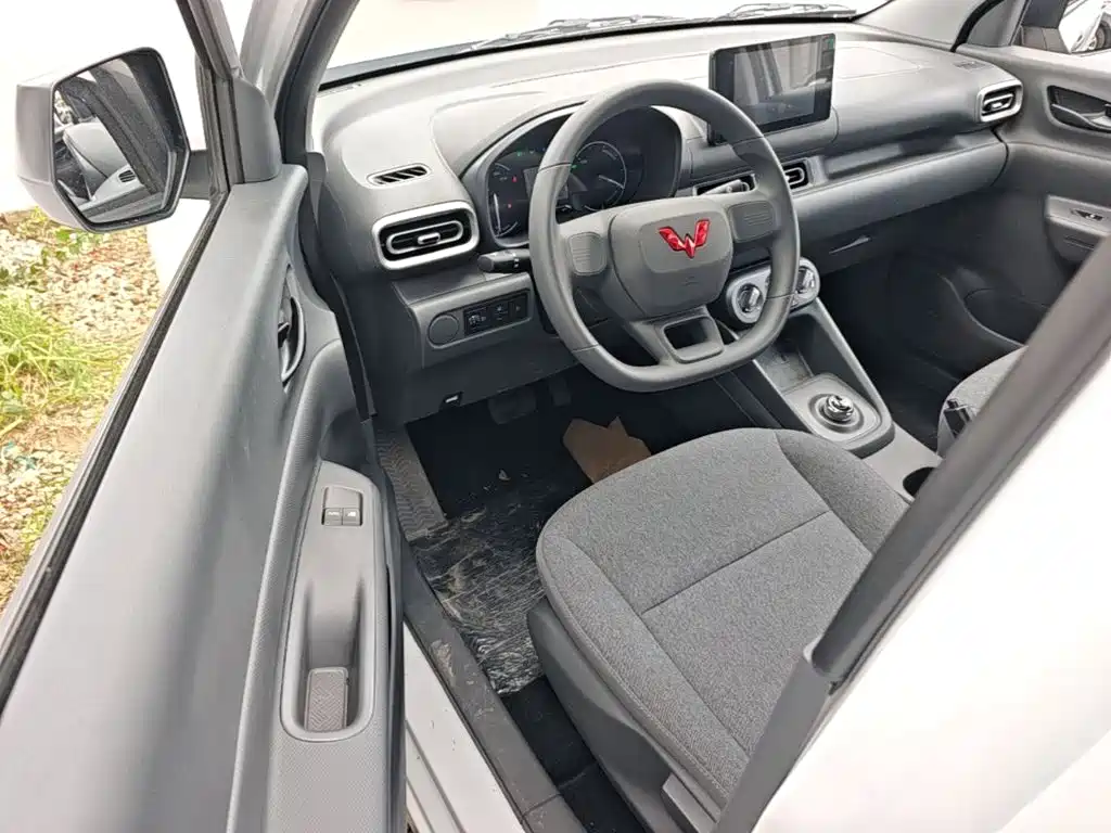 Wuling Motors Wuling Hongguang New Energy 2026 2025 Model Range Extender Hybrid 50KM Standard