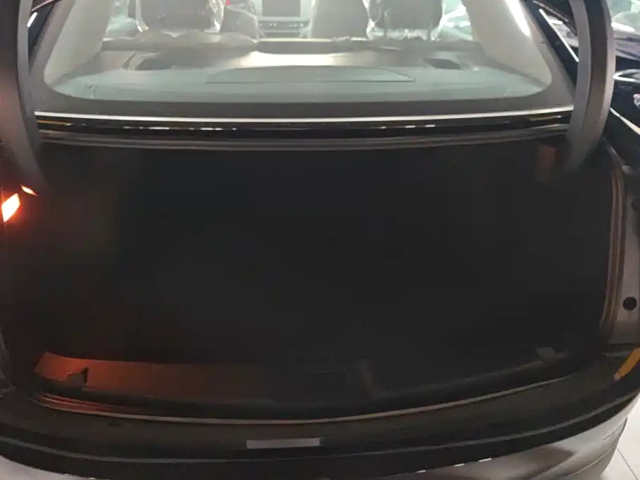 Hongqi E-QM5 2026 2025 610km PLUS