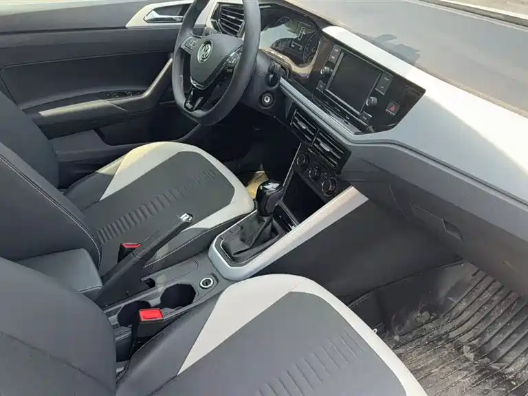 Volkswagen Polo 2019 Plus 1.5L Automatic Colorful Tech Edition фото 4